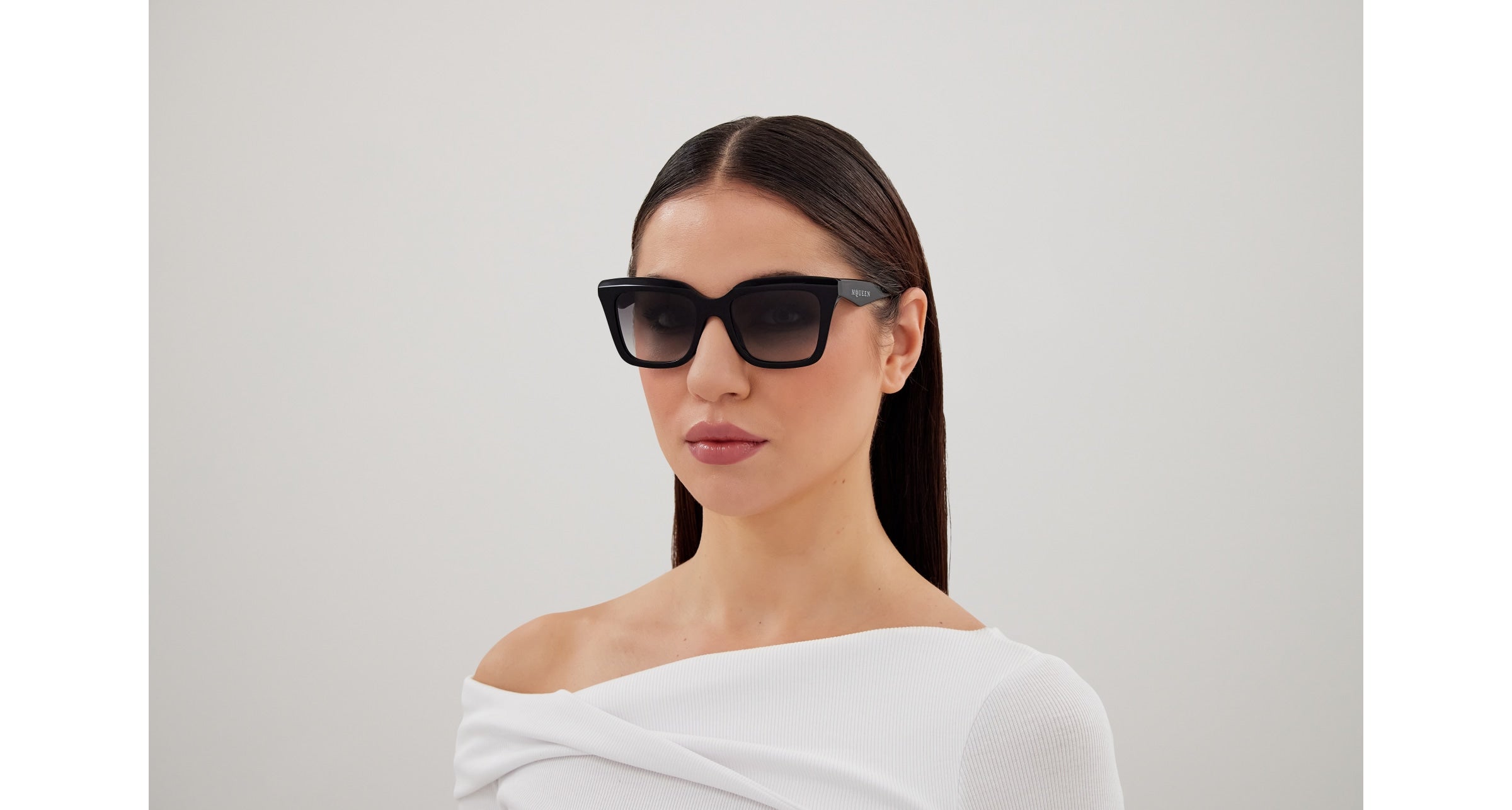 AM0473S 001 Occhiali da sole Alexander McQueen 4