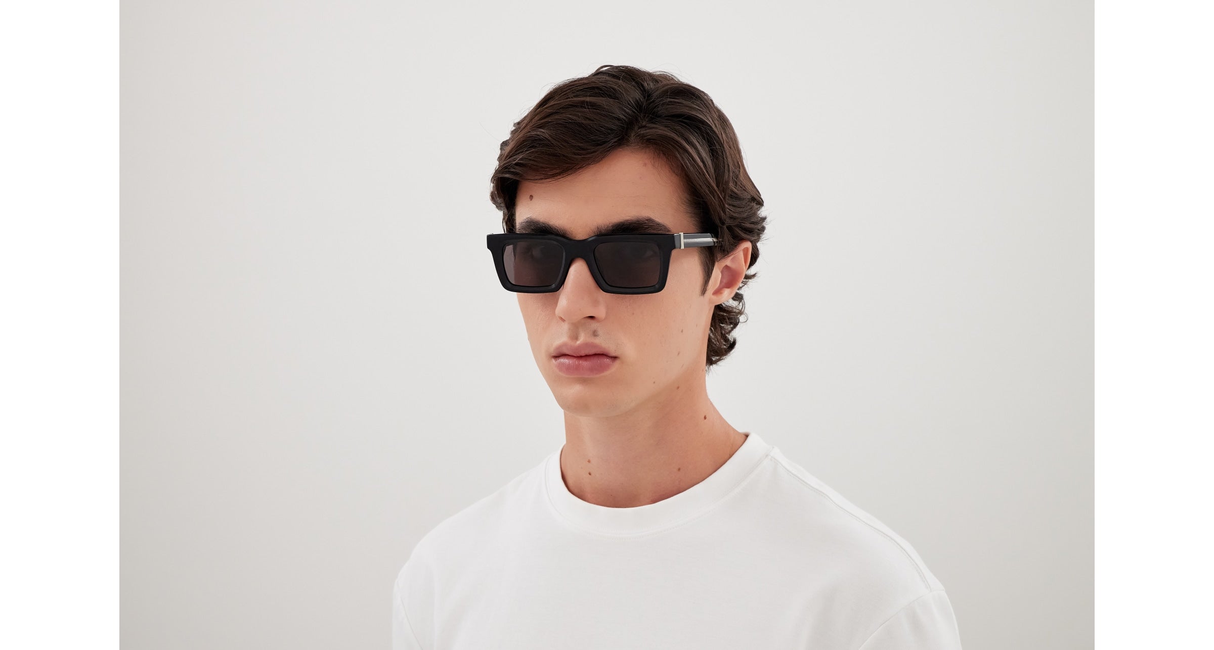 AM0506S 001 Occhiali da sole Alexander McQueen 4