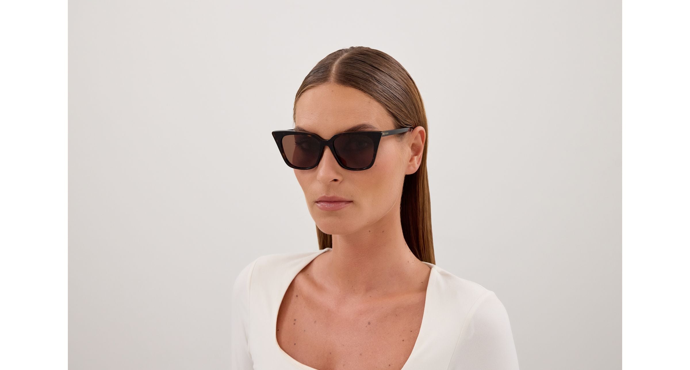 Alexander McQueen AM0556S 002