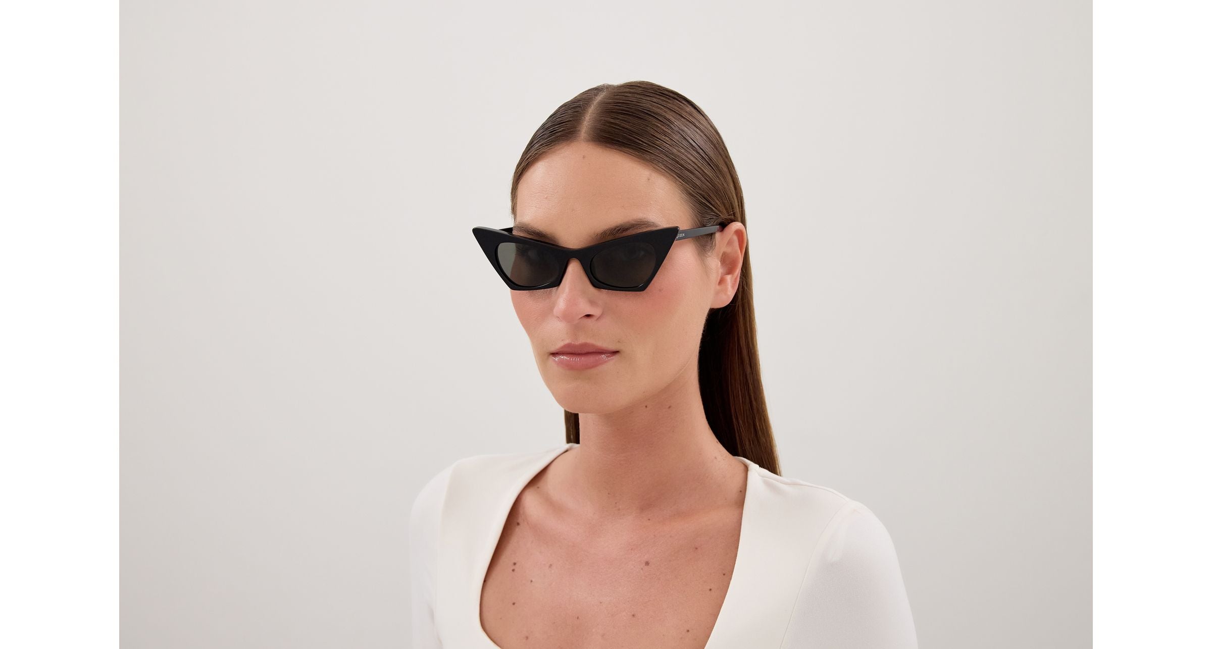 Alexander McQueen AM0557S 001