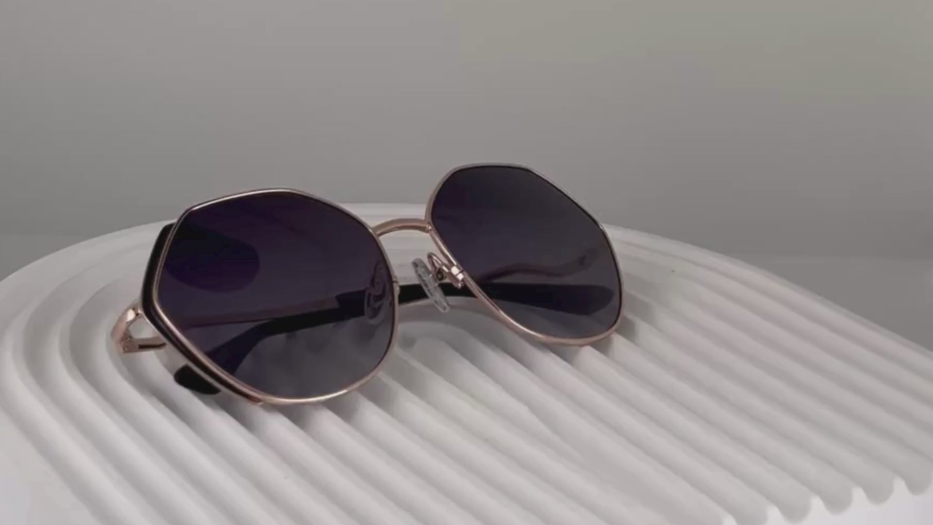 GU7842 28B Occhiali da sole Guess 5